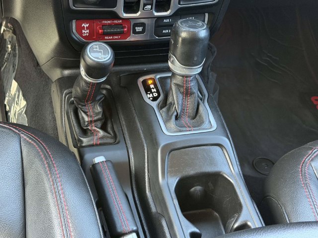 Used 2018 Jeep Wrangler Unlimited Rubicon w/ Dual Top Group AWD/4WD image 19