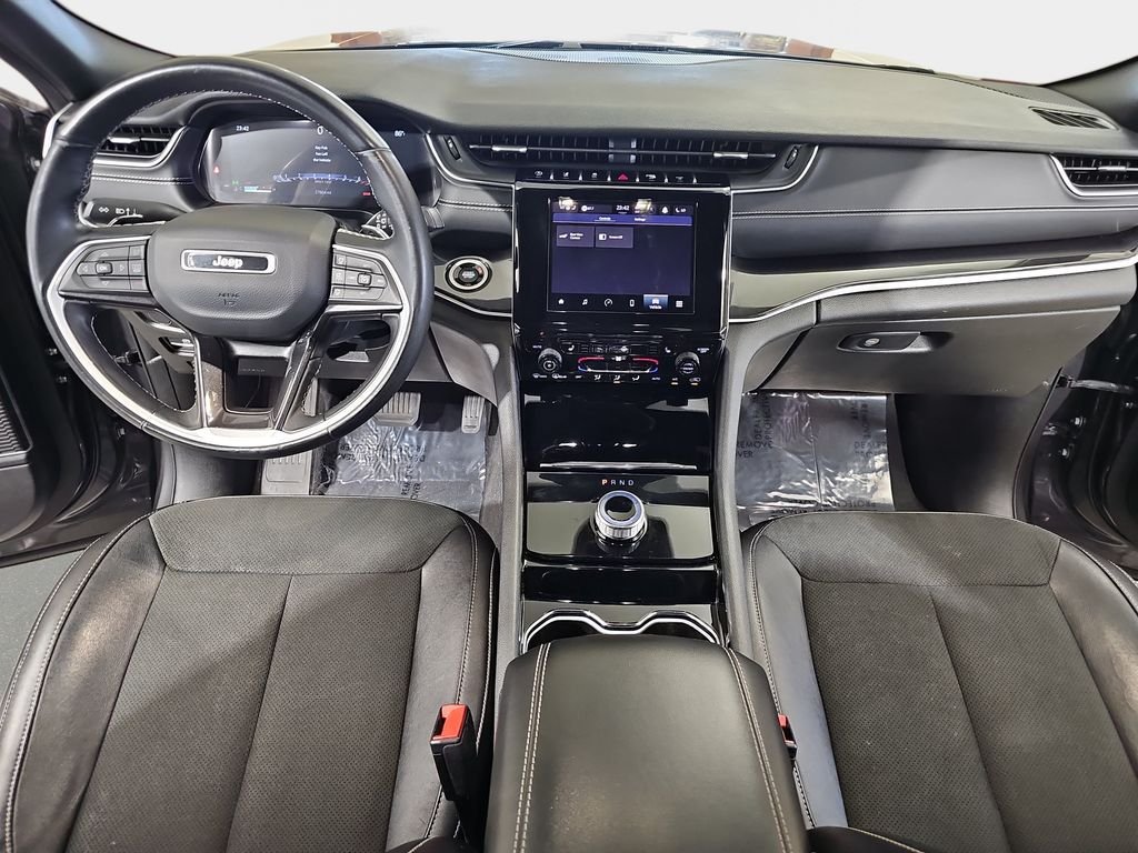 Used 2022 Jeep Grand Cherokee Altitude AWD/4WD image 10