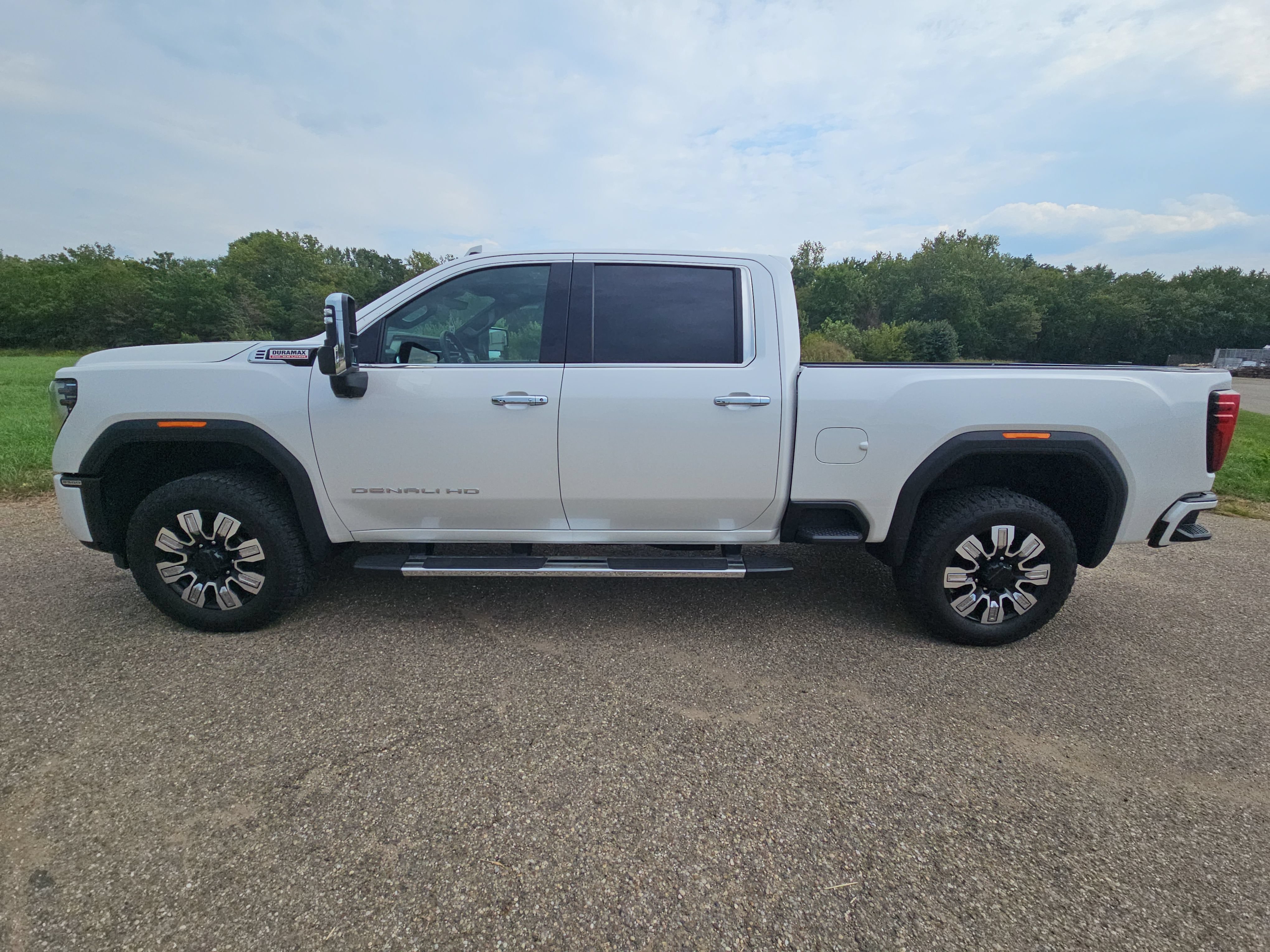 Used 2024 GMC Sierra 2500 Denali w/ Denali Reserve Package AWD/4WD image 9