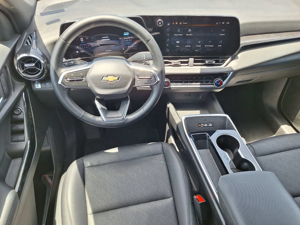 Used 2025 Chevrolet Equinox LT w/ Convenience Package II FWD image 9