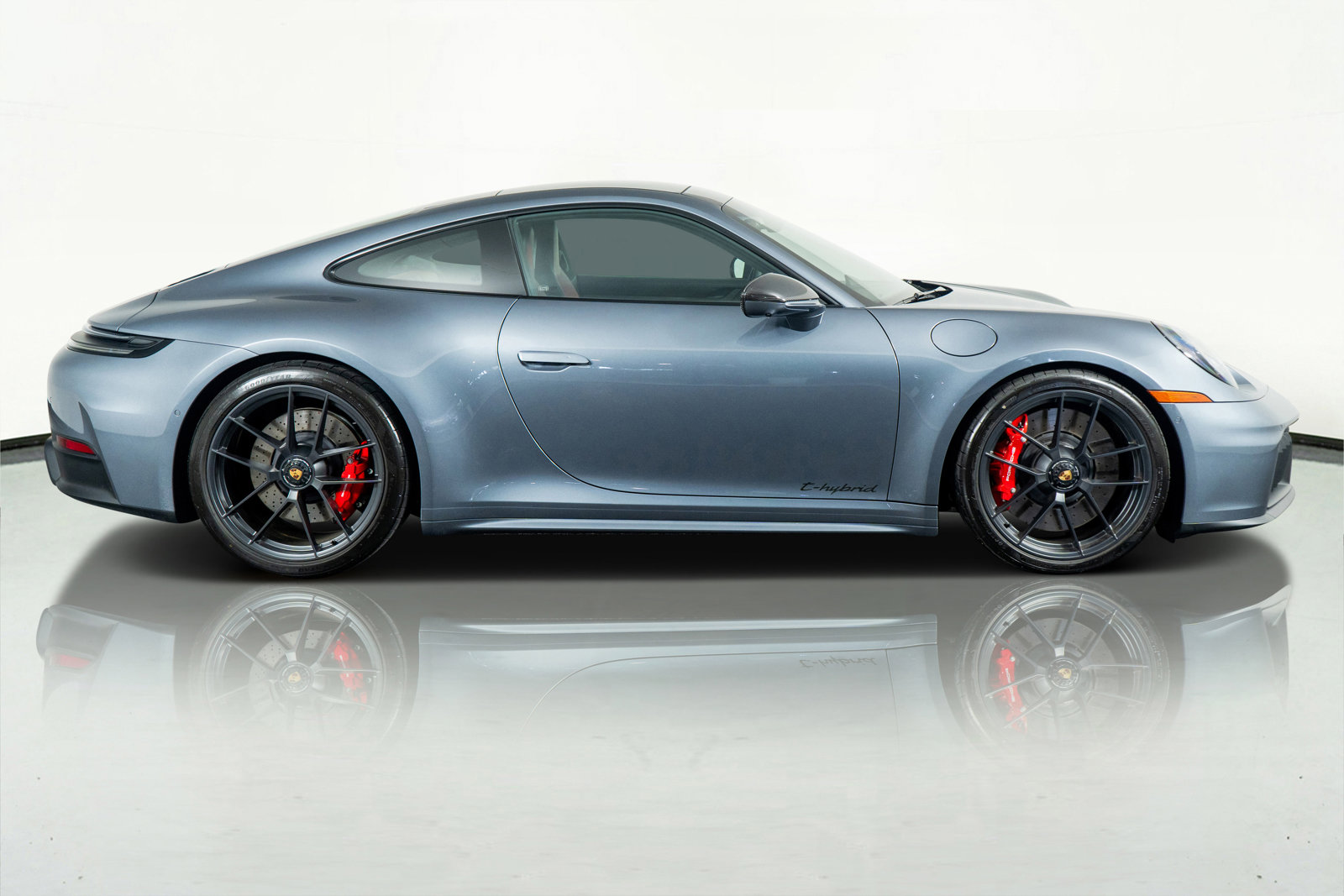 Used 2025 Porsche 911 Carrera 4 GTS image 3