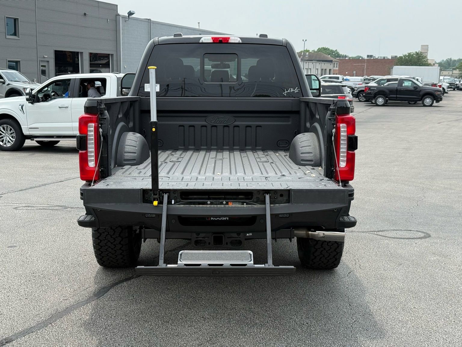 New 2026 Ford F250 Lariat w/ Black Appearance Package image 43