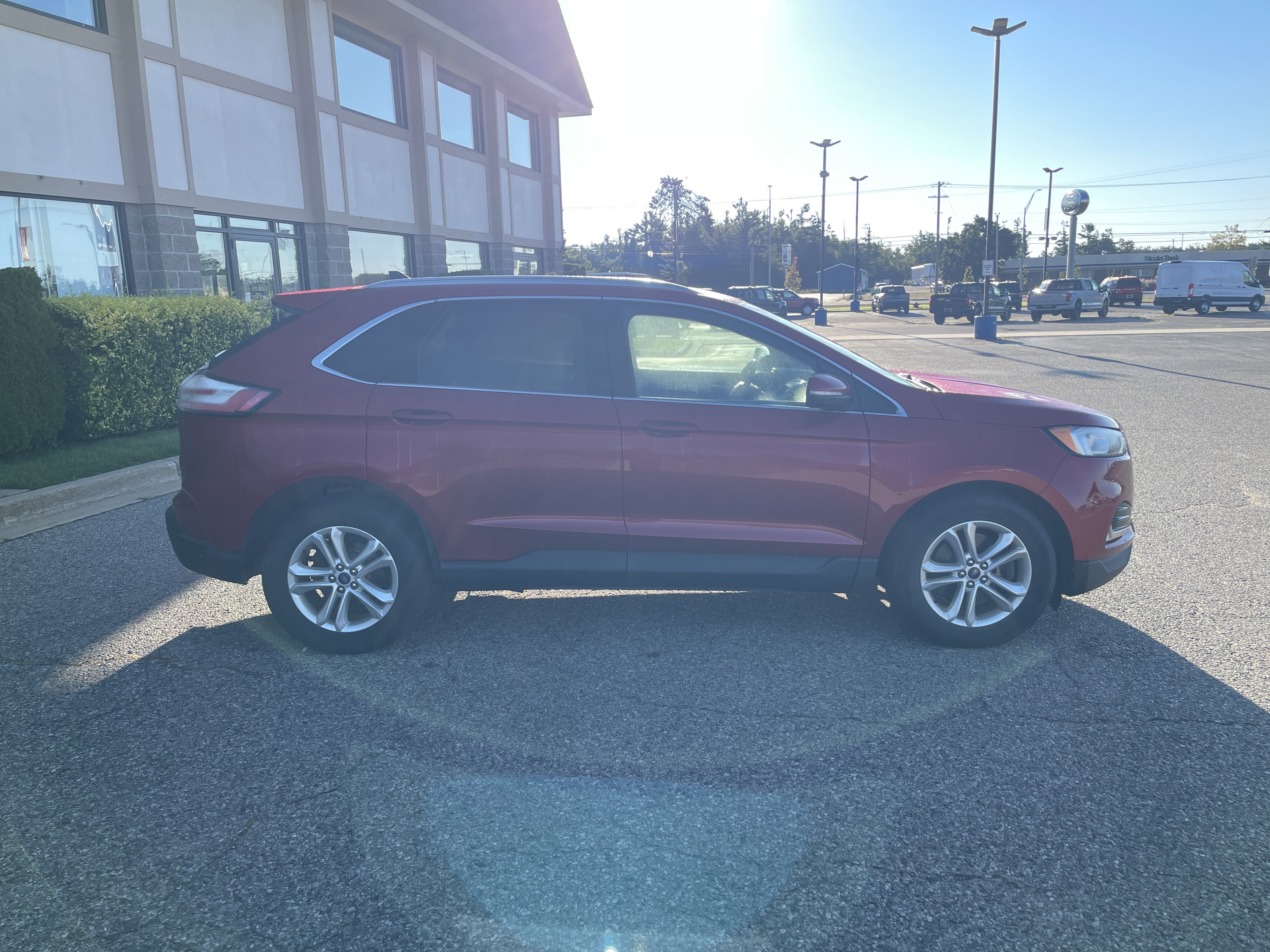 Used 2020 Ford Edge SEL w/ Convenience Package AWD/4WD image 3