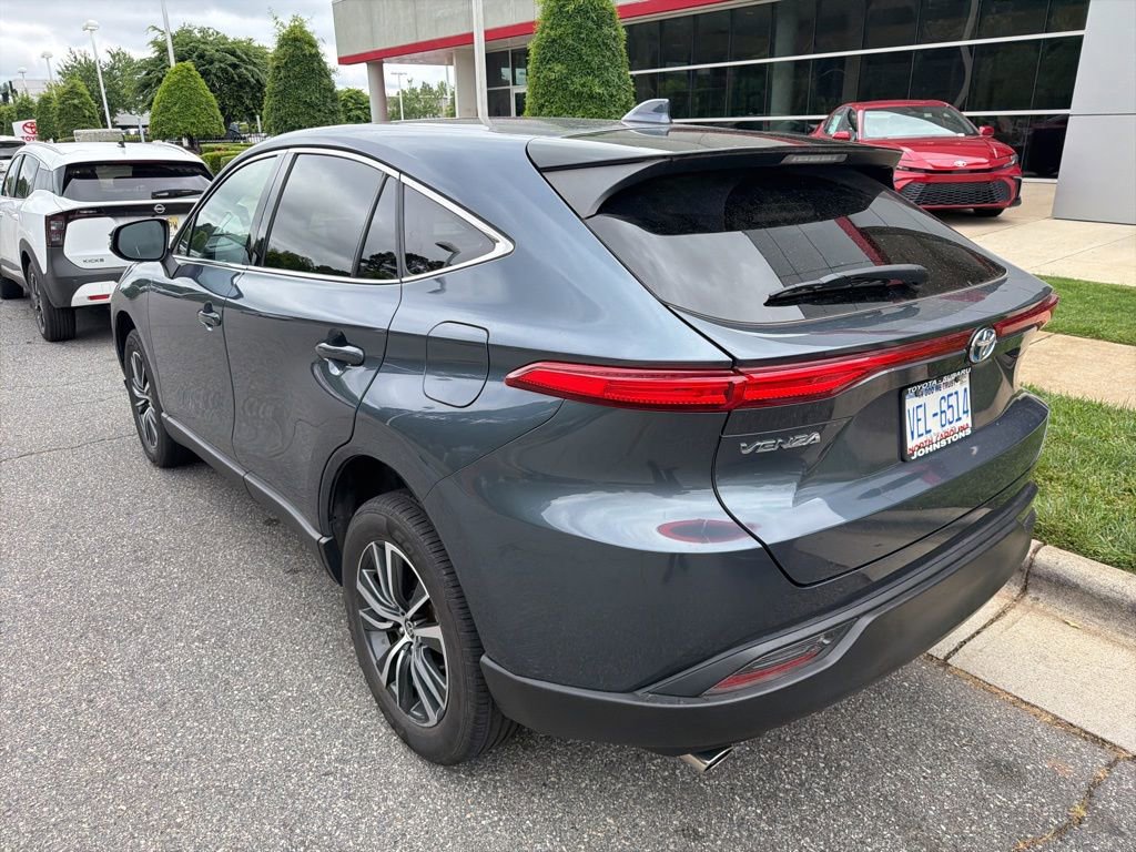 Used 2023 Toyota Venza LE AWD/4WD image 5