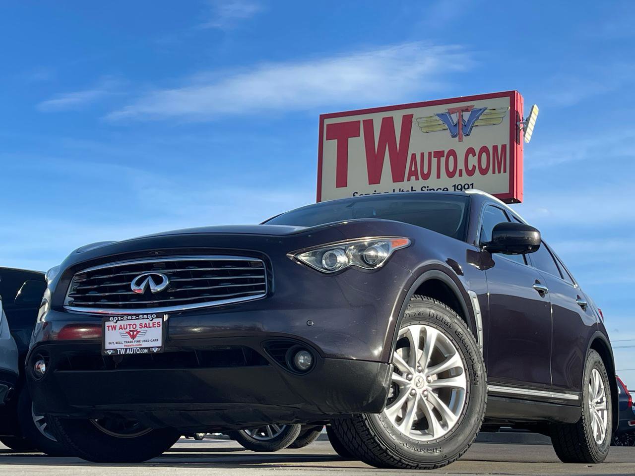 Used 2010 INFINITI FX35 FX35 AWD w/ Navigation Pkg image 1