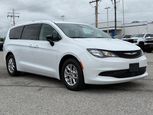 Used 2024 Chrysler Voyager LX FWD image 8