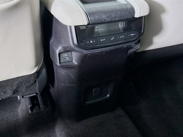 Used 2025 Toyota Grand Highlander AWD image 26