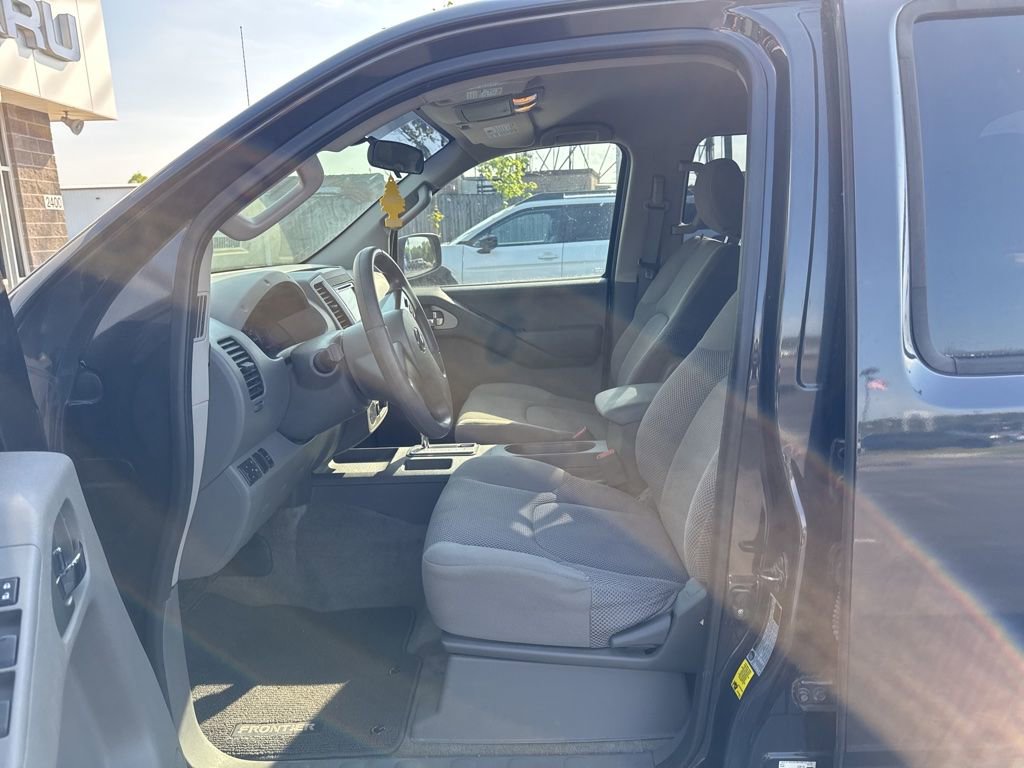 Used 2012 Nissan Frontier SV RWD image 4