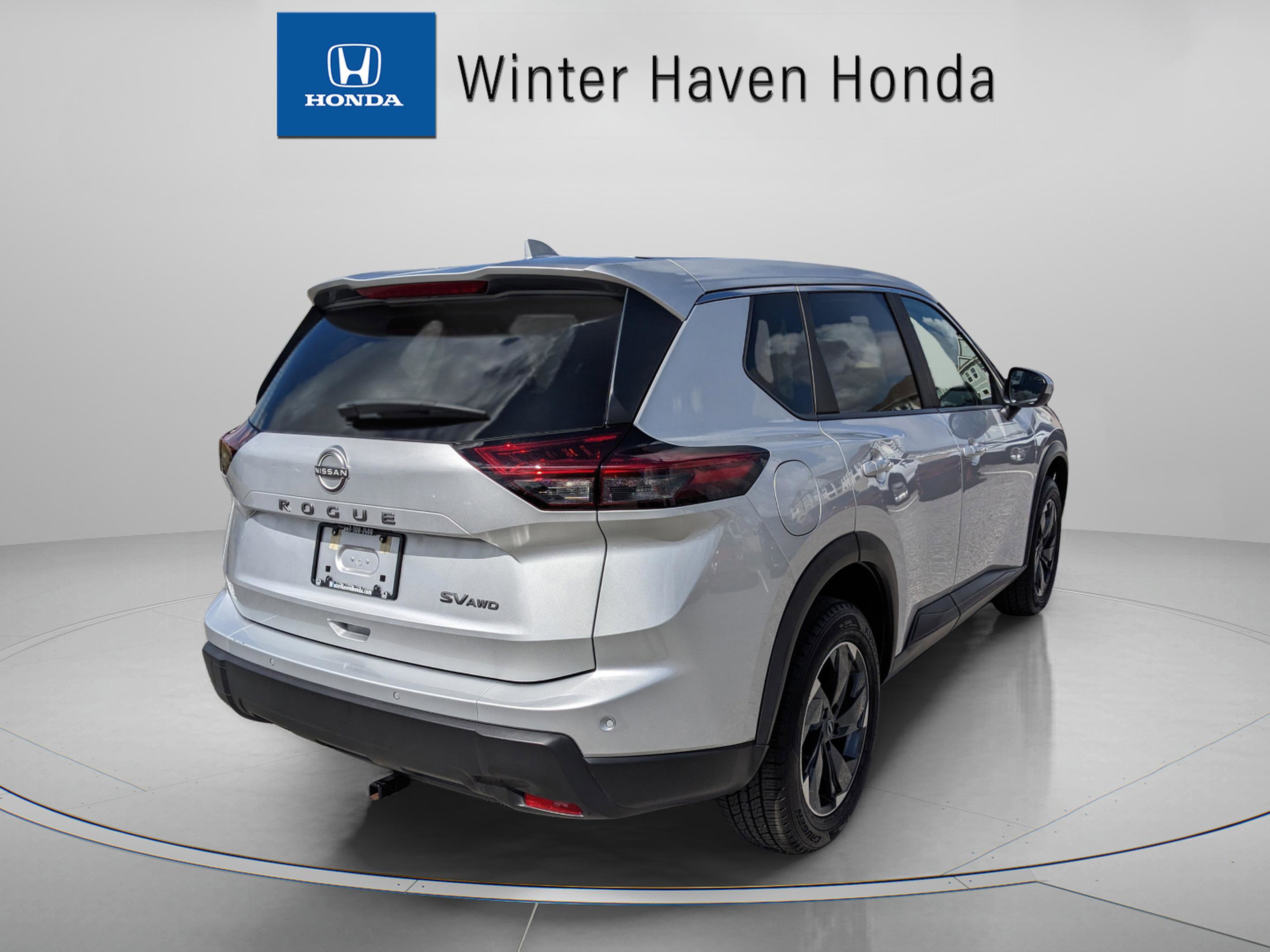 Used 2024 Nissan Rogue SV image 8