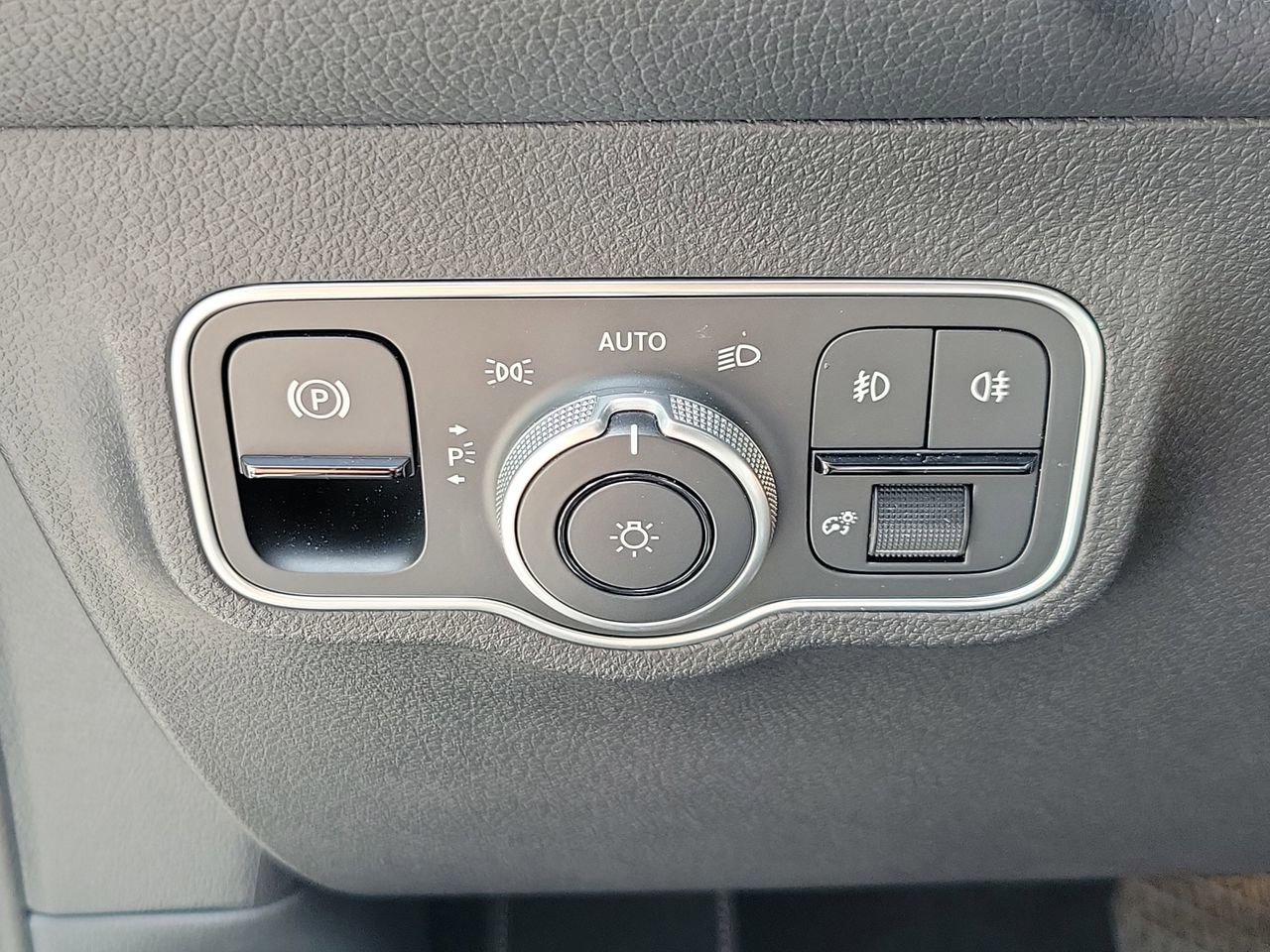 Used 2025 Mercedes-Benz GLB 250 image 29