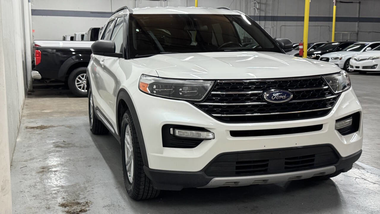 Used 2020 Ford Explorer XLT w/ Equipment Group 202A image 4