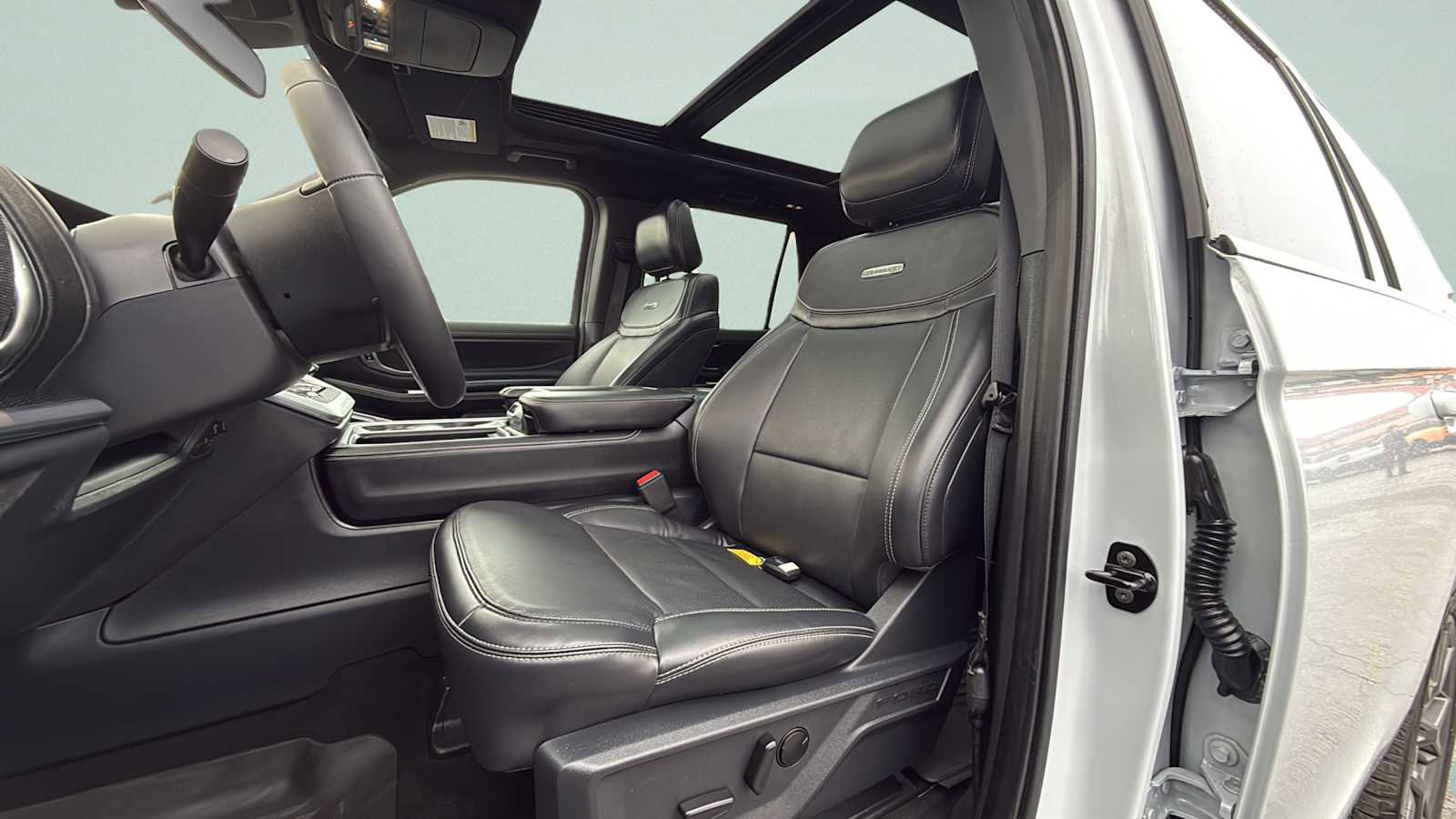 Used 2025 Ford Expedition Platinum w/ Stealth Performance Package image 26