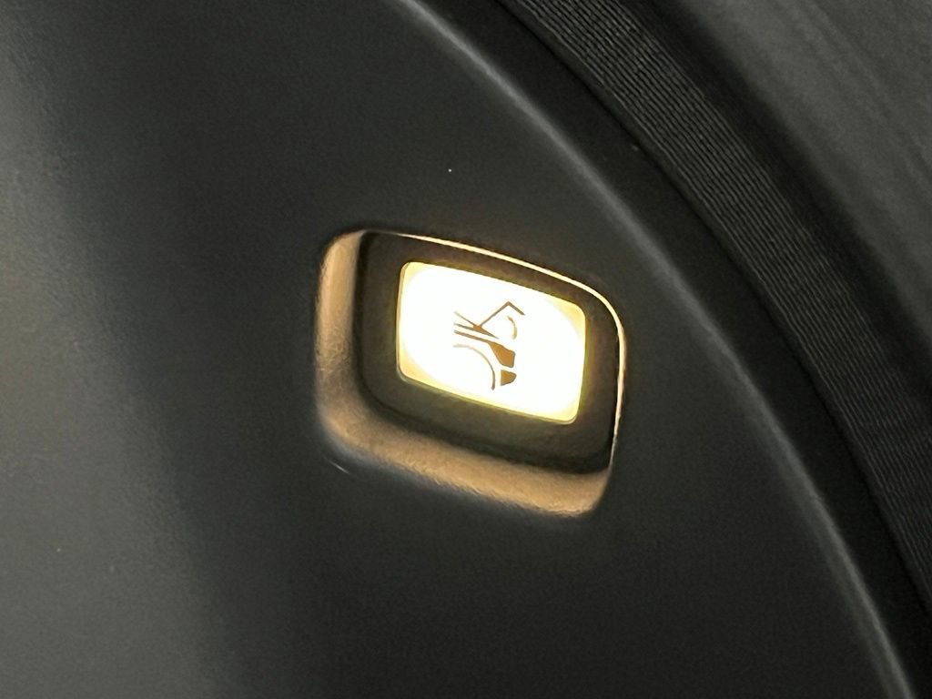 Used 2025 Tesla Cybertruck AWD Crew Cab image 32
