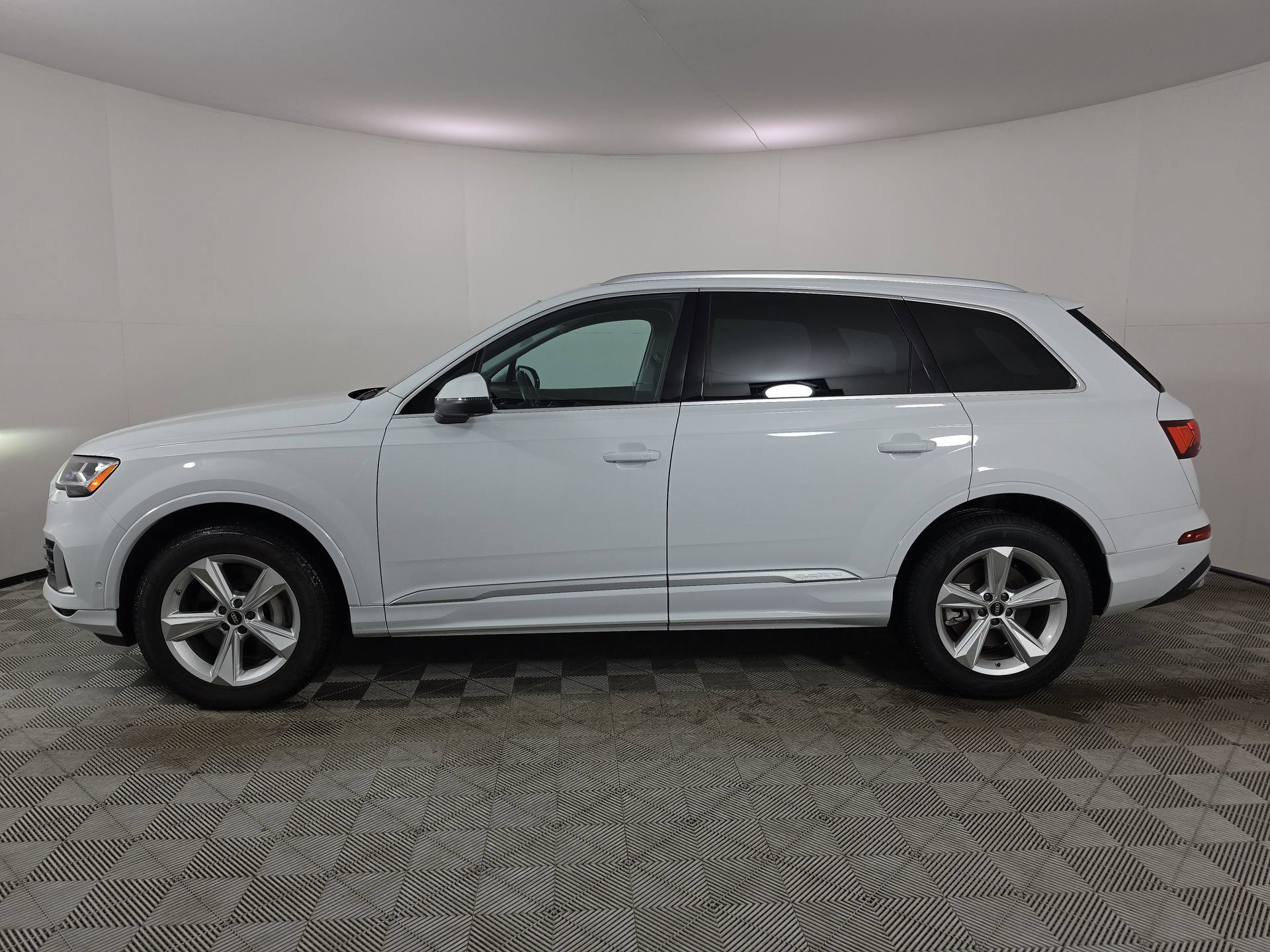 Used 2023 Audi Q7 2.0T Premium Plus w/ Premium Plus Package AWD/4WD image 4