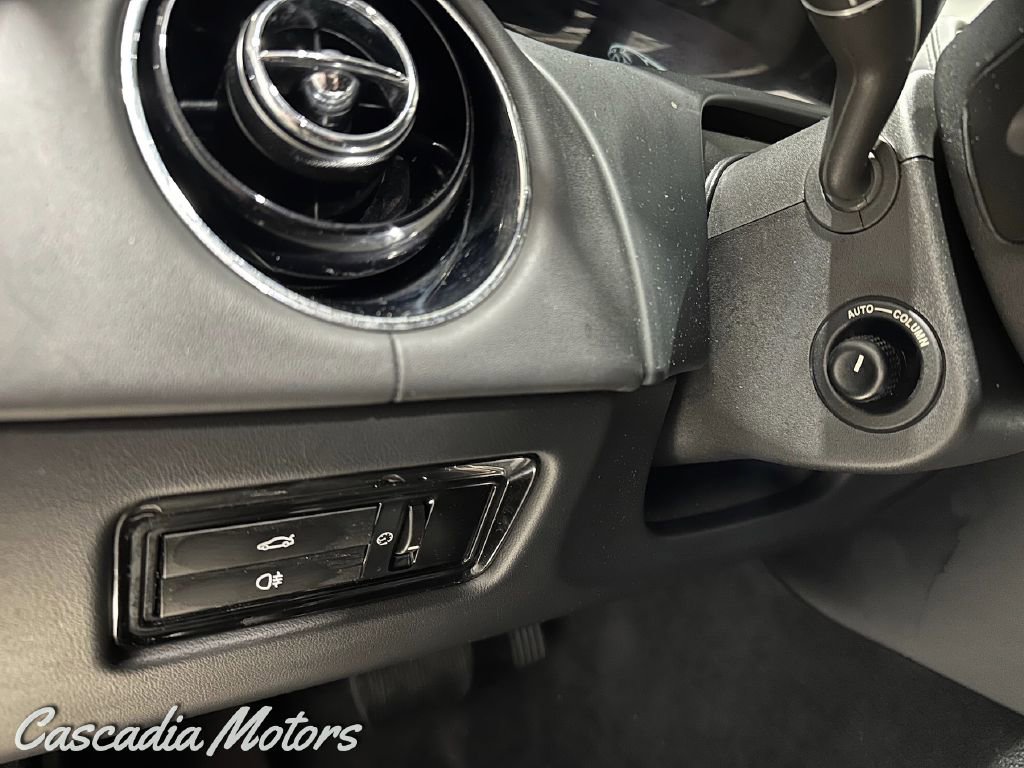 Used 2014 Jaguar XJ L Portfolio image 37