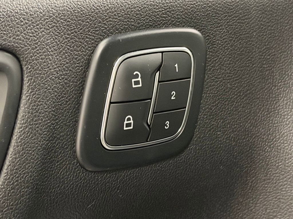 Used 2024 Ford Escape Platinum image 28