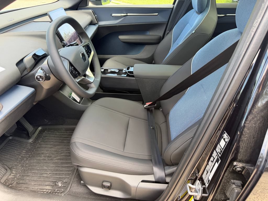 New 2026 Volvo EX30 Plus w/ Protection Package Premier AWD/4WD image 17