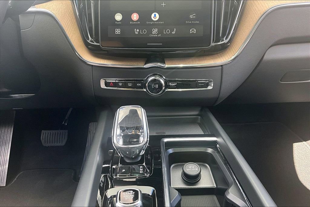 New 2026 Volvo XC60 B5 Plus w/ Protection Package Premier AWD/4WD image 33