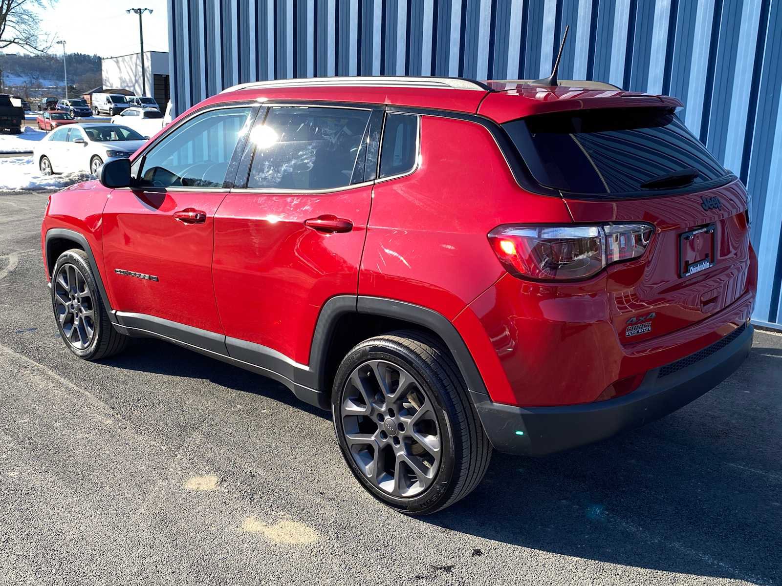 Used 2021 Jeep Compass Latitude AWD/4WD image 3