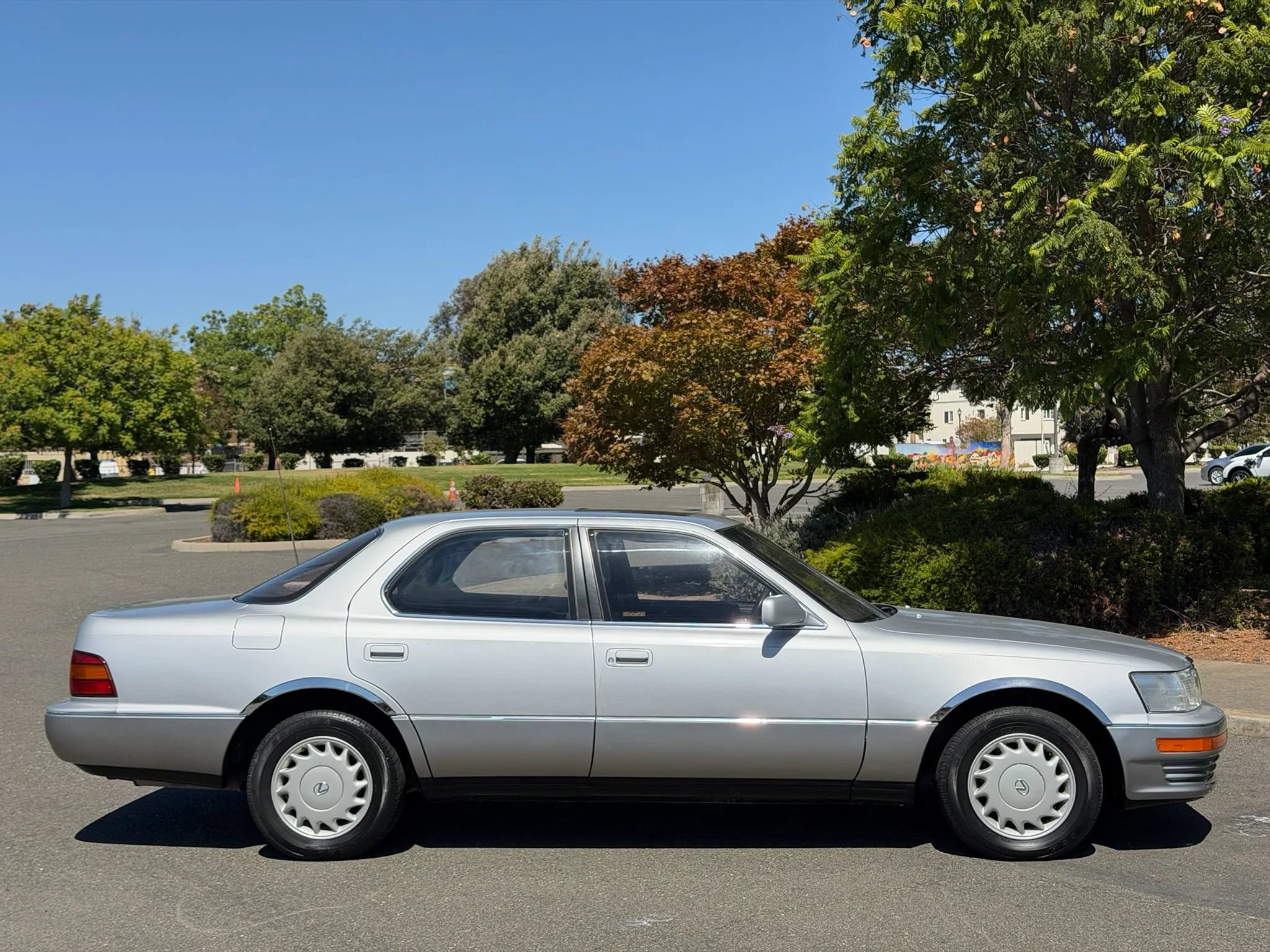 Used 1990 Lexus LS 400 RWD image 12
