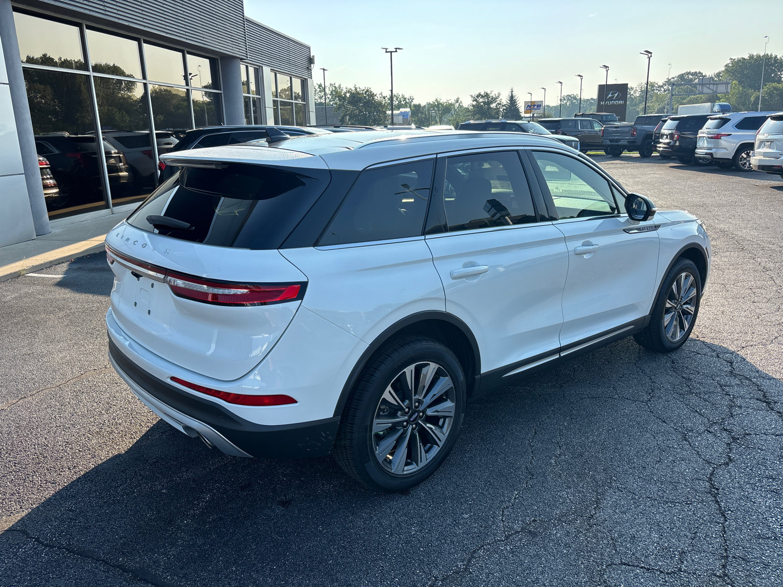 Certified 2022 Lincoln Corsair Reserve w/ Luxury Package AWD/4WD image 7