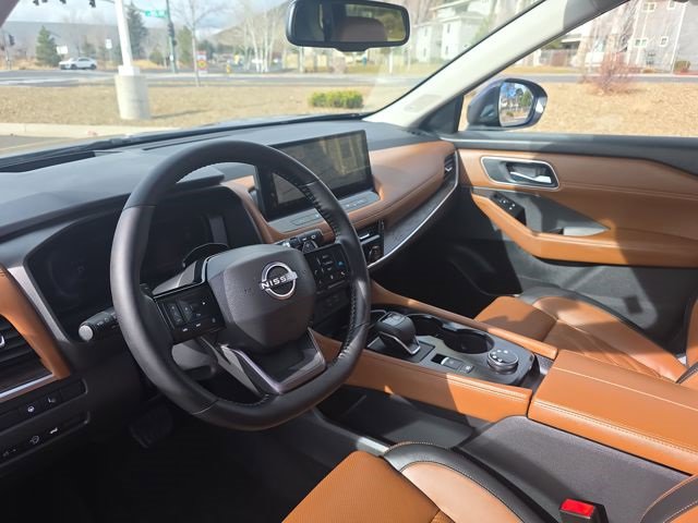 Used 2025 Nissan Rogue Platinum w/ Tech Package image 13