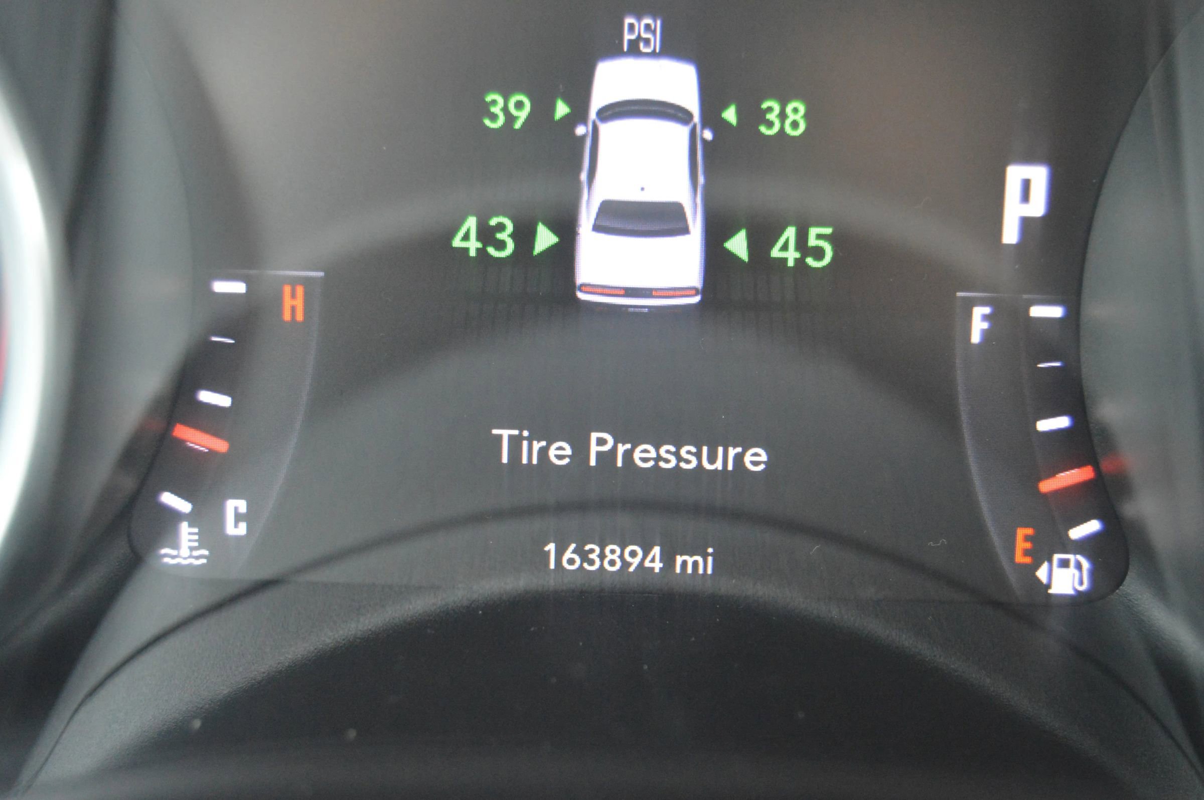 Used 2015 Dodge Challenger SXT image 18