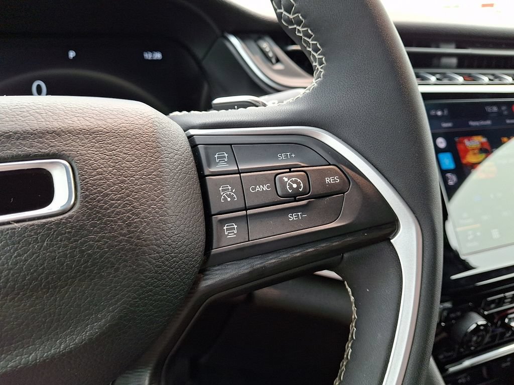 Used 2024 Jeep Grand Cherokee Laredo w/ Luxury Tech Group I AWD/4WD image 20