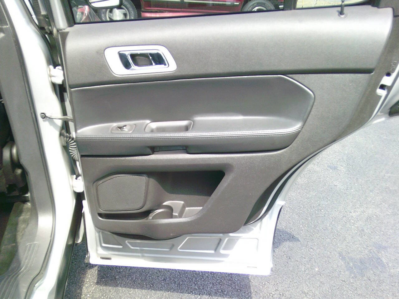 Used 2012 Ford Explorer XLT image 17