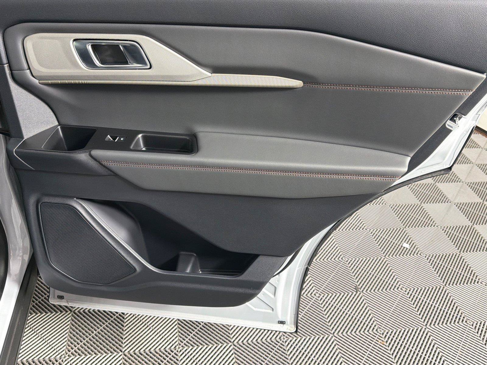 Used 2026 Ford Explorer Active RWD image 16
