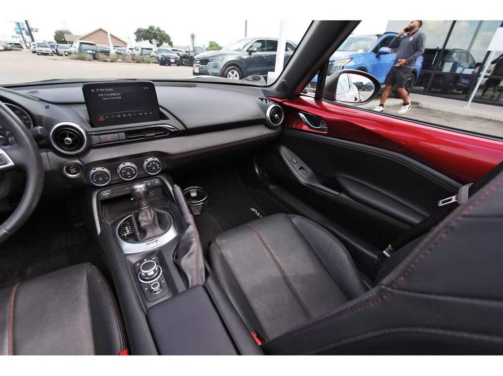 Used 2019 MAZDA MX-5 Miata RF Grand Touring RWD image 12