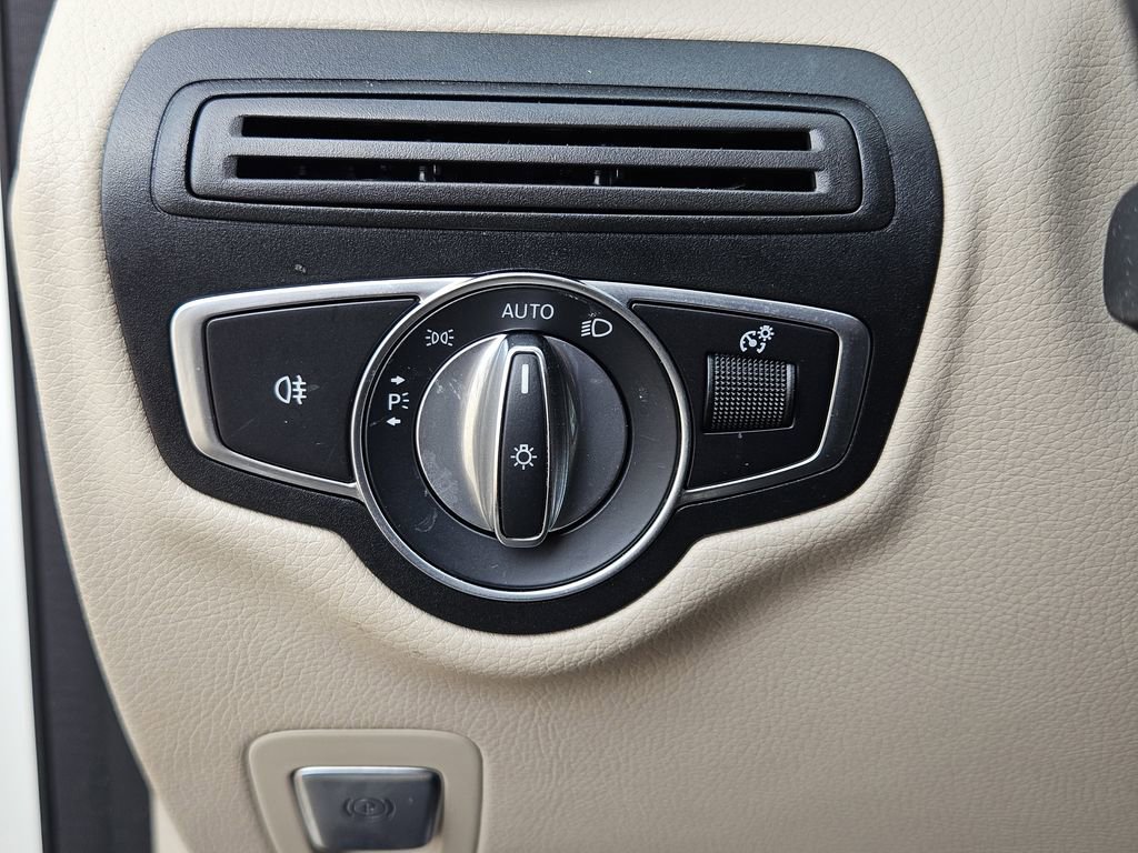 Used 2019 Mercedes-Benz GLC 300 4MATIC image 21