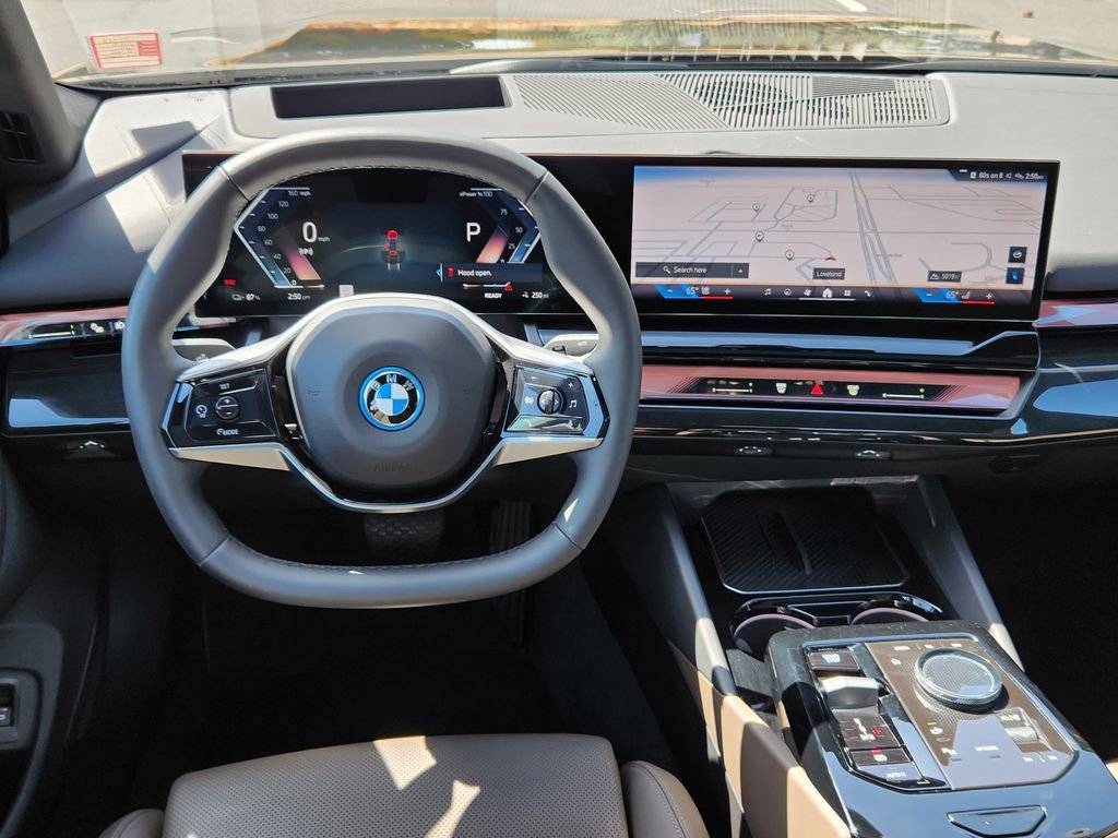 Used 2025 BMW i5 eDrive40i w/ Premium Package RWD image 18