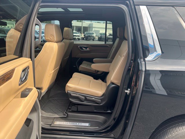 Used 2024 Chevrolet Suburban Premier AWD/4WD image 21