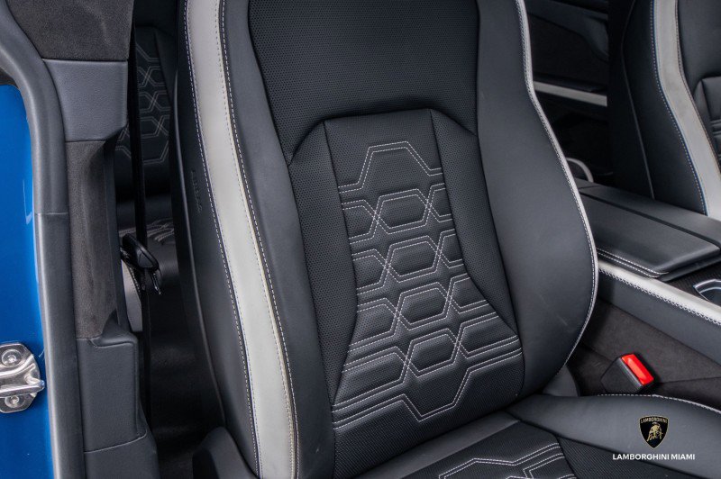 Used 2025 Lamborghini Urus SE image 59