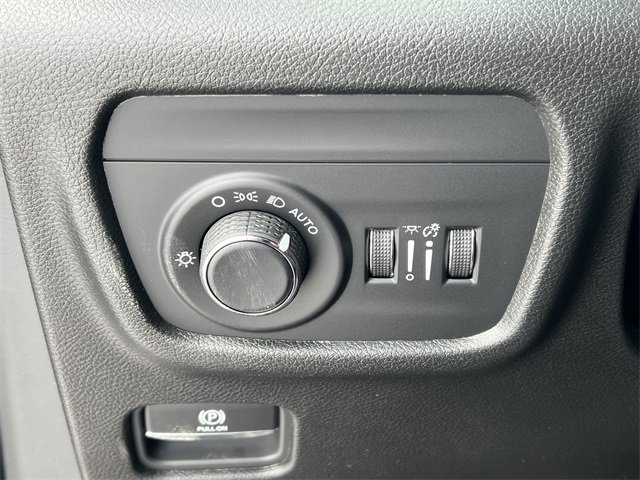 New 2026 Jeep Grand Cherokee Altitude image 16