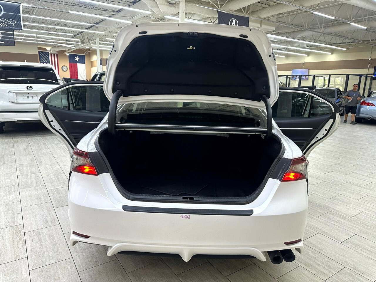 Used 2023 Toyota Camry SE image 12