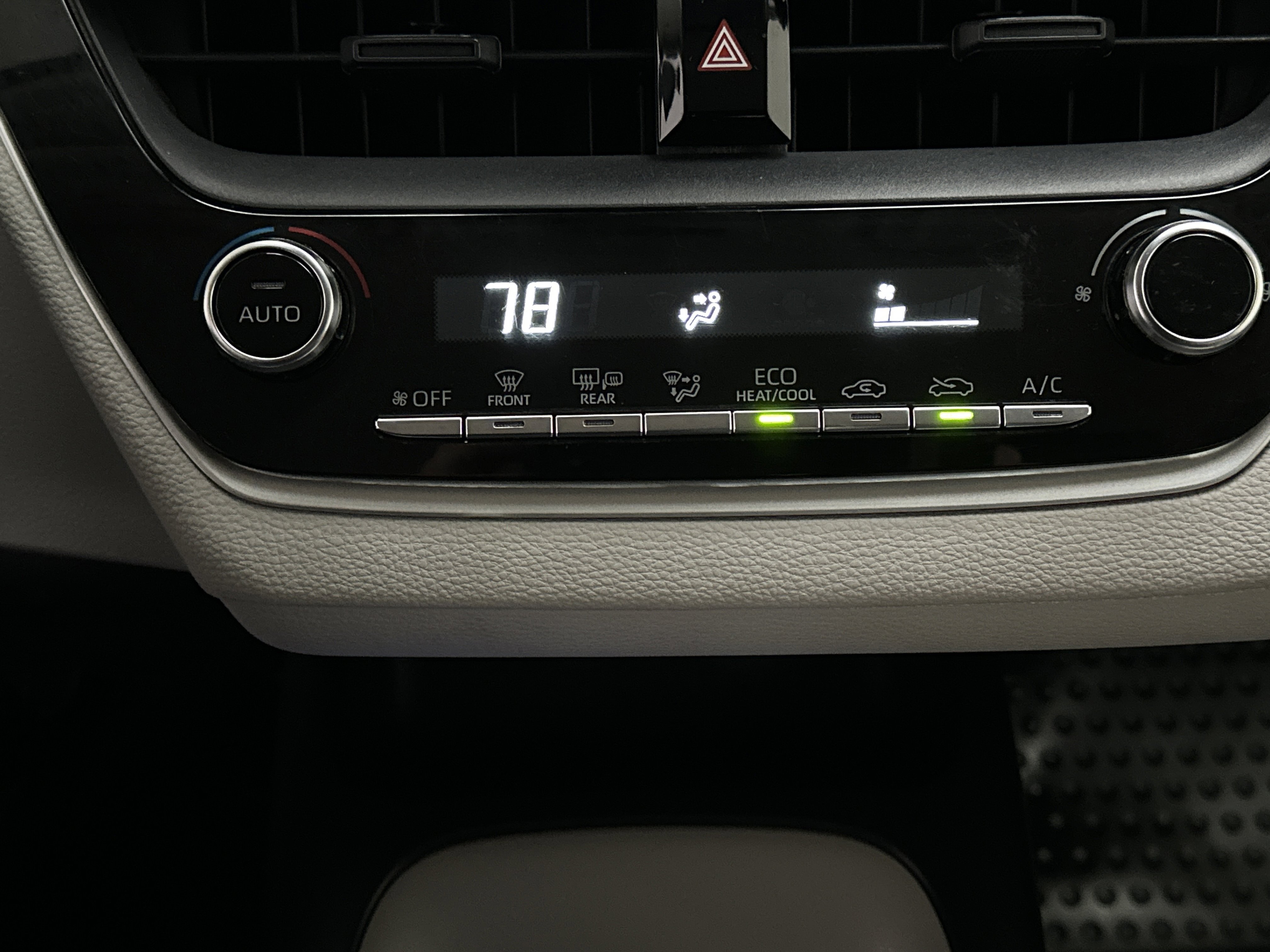 Used 2021 Toyota Corolla LE image 28