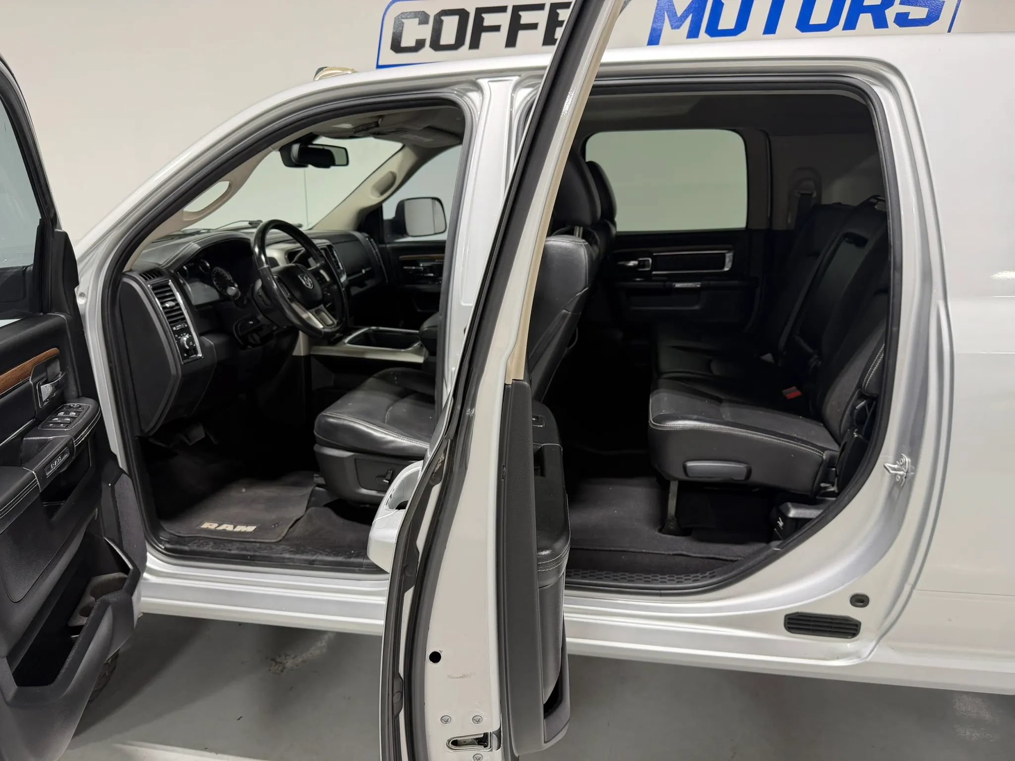 Used 2017 RAM 2500 Laramie w/ Sport Appearance Group AWD/4WD image 10