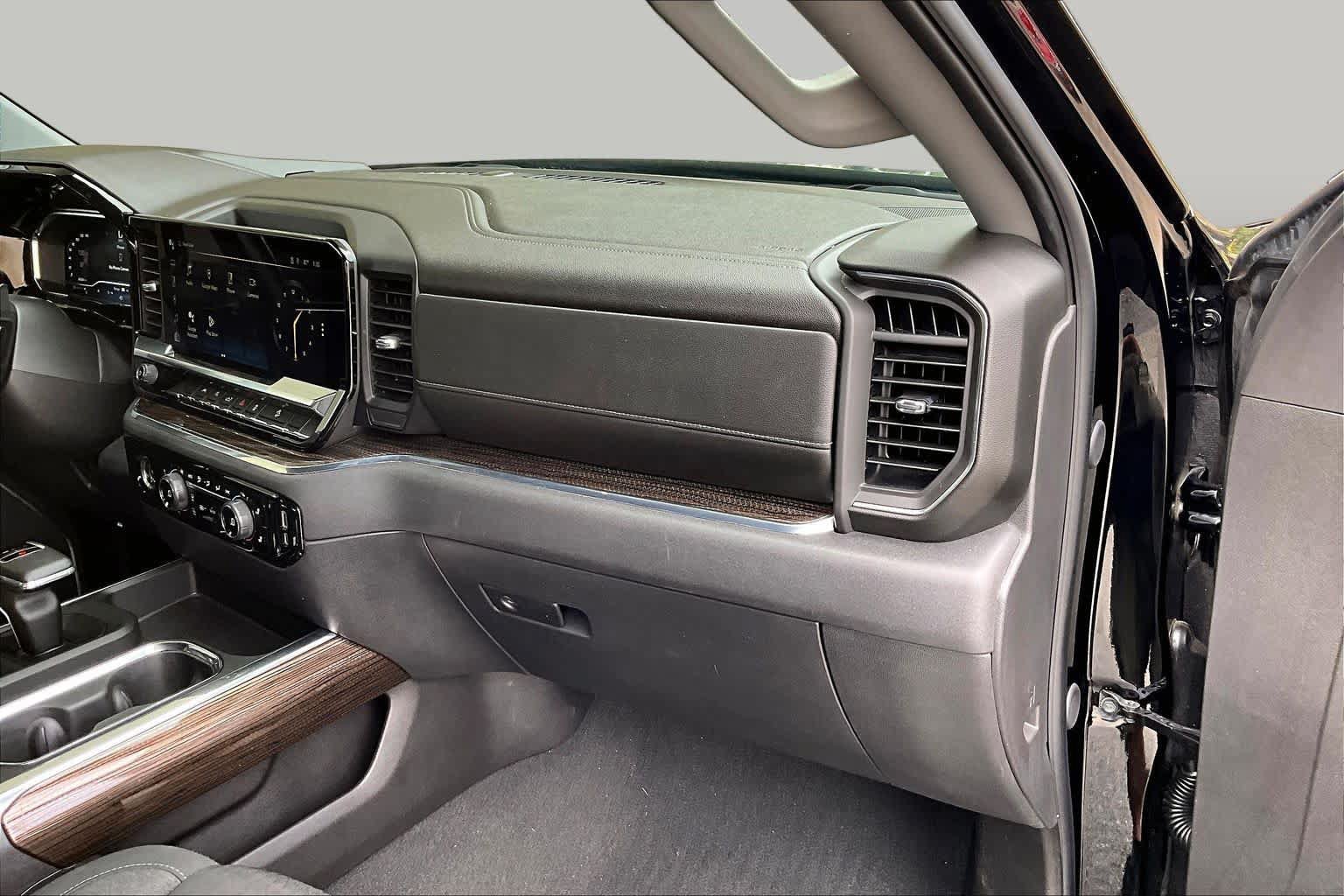 Used 2024 Chevrolet Silverado 1500 RST w/ Z71 Off-Road Package AWD/4WD image 18