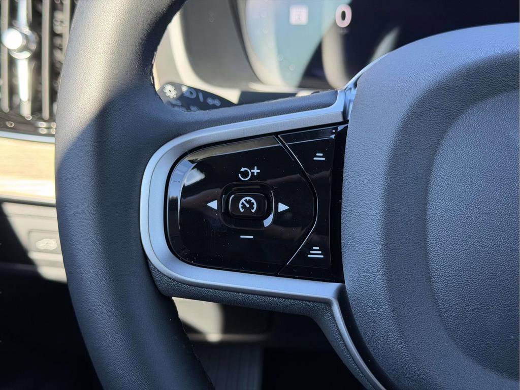 New 2026 Volvo XC90 T8 Plus w/ Protection Package Premier AWD/4WD image 8