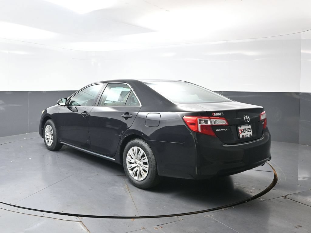 Used 2014 Toyota Camry LE FWD image 8