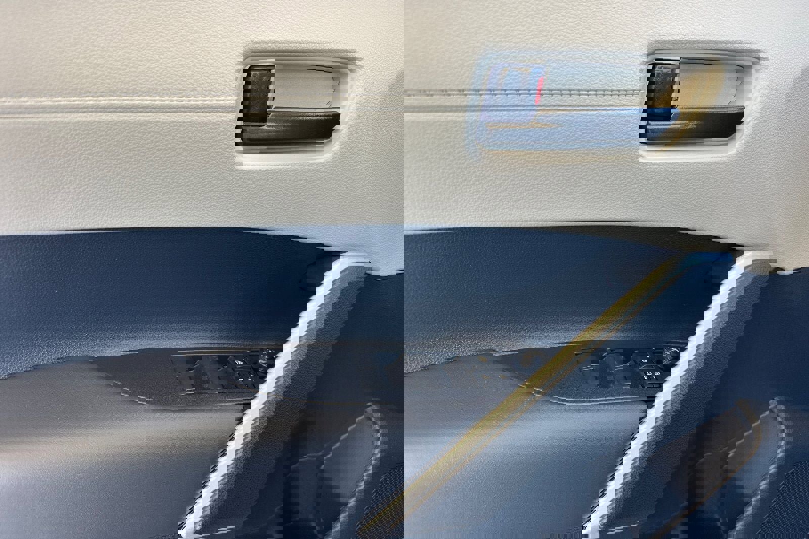 New 2026 Toyota Corolla Cross L image 12