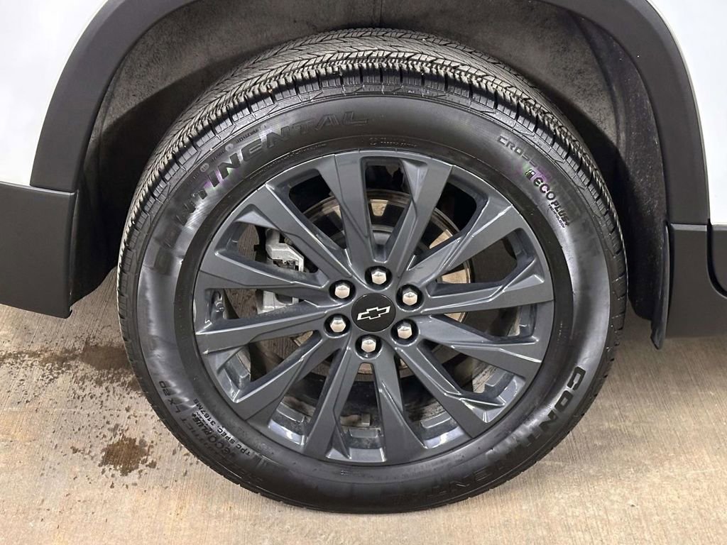 Used 2023 Chevrolet Traverse RS image 11