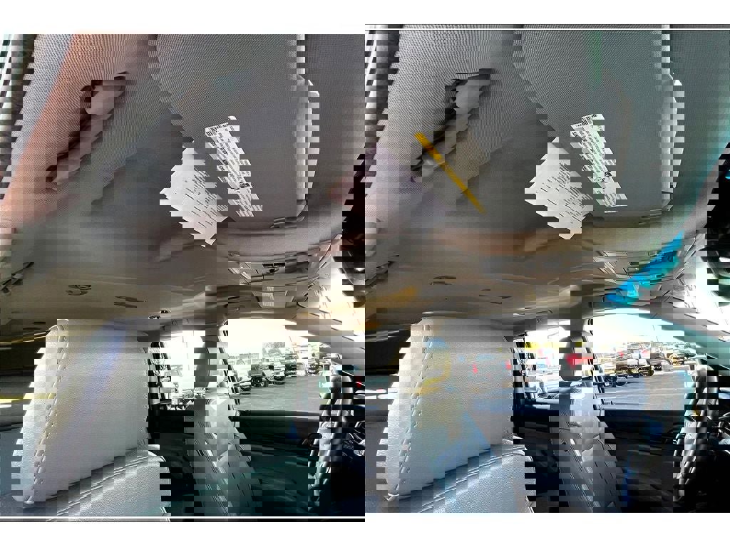 Used 2018 Chevrolet Suburban LT image 24