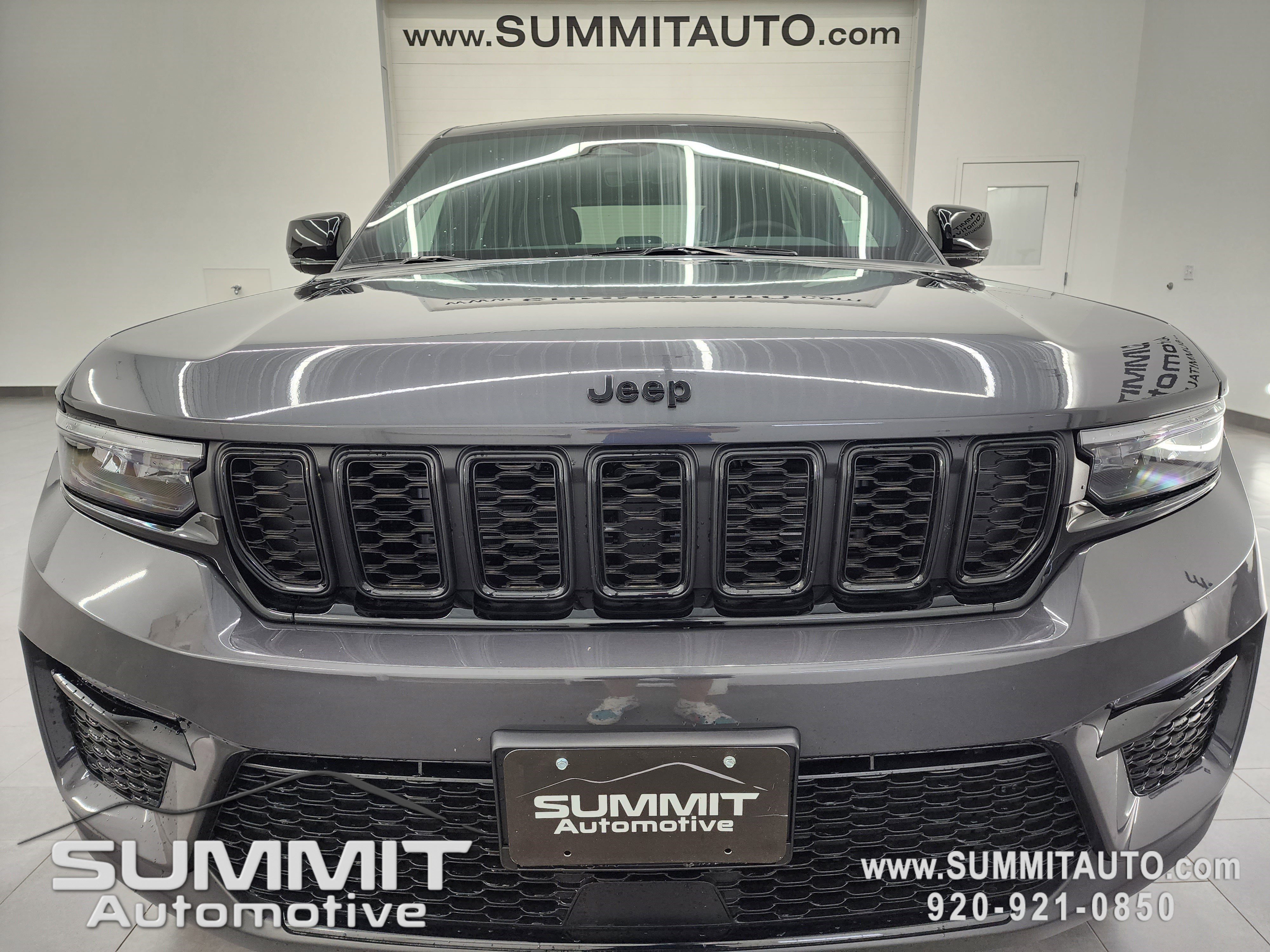 New 2025 Jeep Grand Cherokee Limited w/ Black Appearance Package image 20