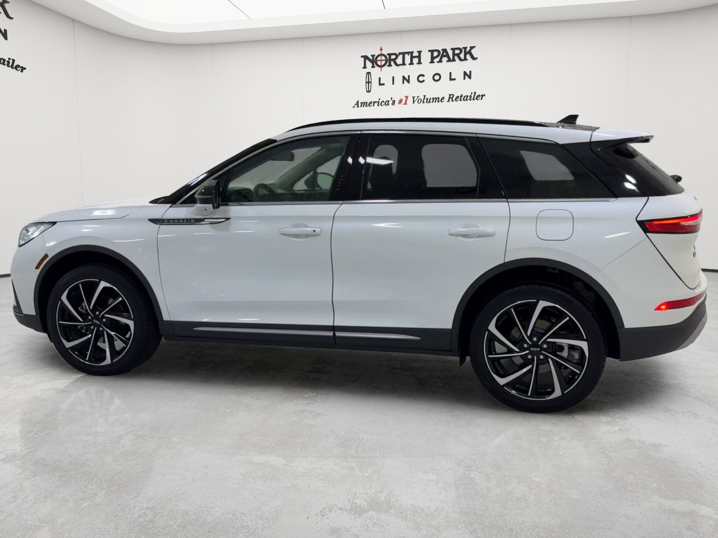 New 2026 Lincoln Corsair Reserve FWD image 7