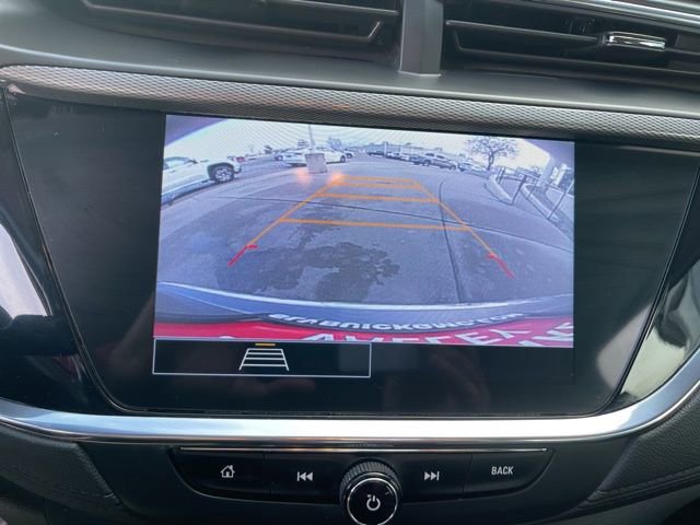 Used 2022 Buick Encore GX Essence w/ Experience Buick Package image 9