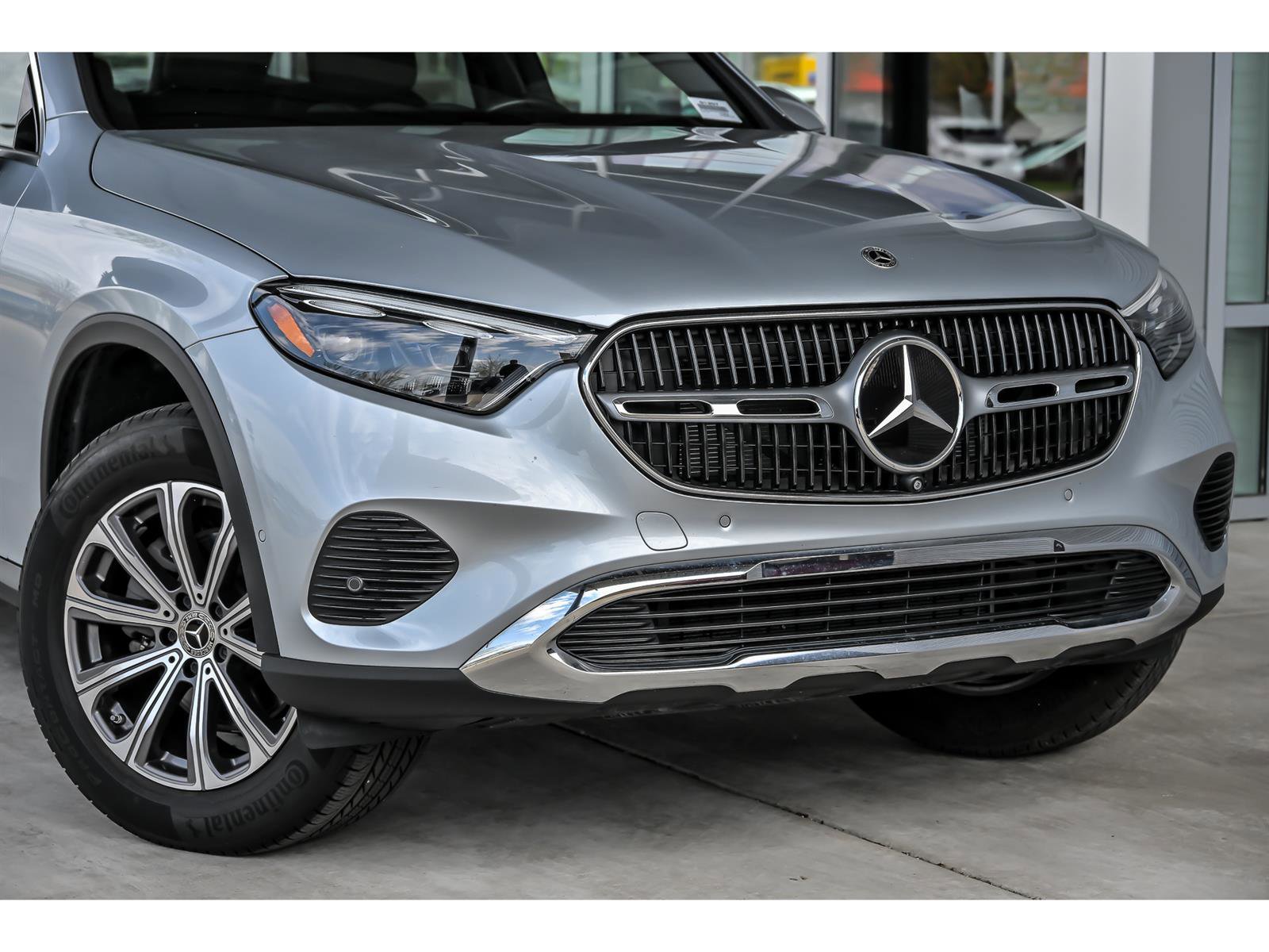 Used 2023 Mercedes-Benz GLC 300 4MATIC image 2