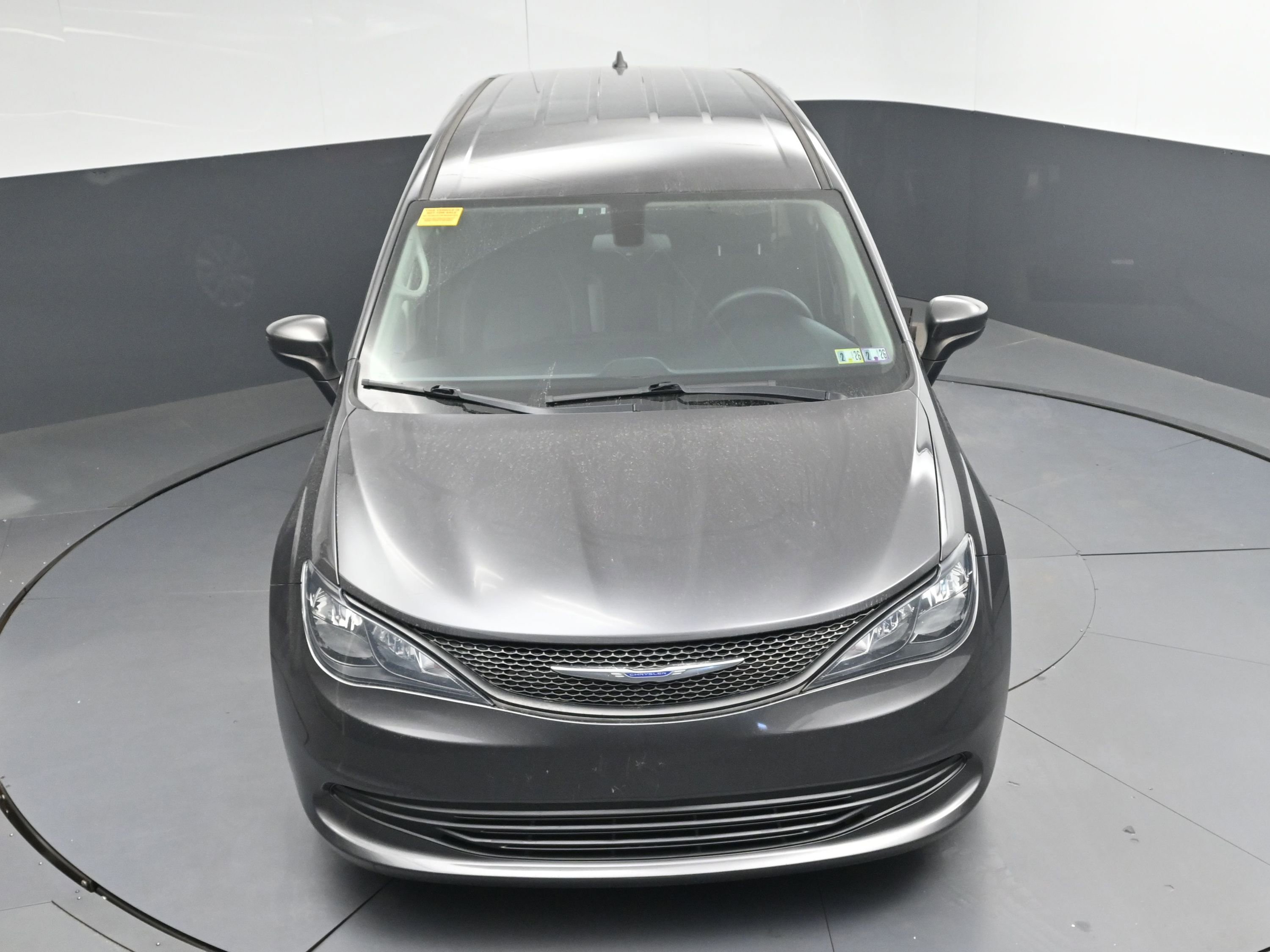 Used 2020 Chrysler Voyager L image 30